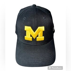 Men's New Era 39THIRTY Michigan
Wolverines Dark Navy Blue Fitted
Hat S/M
